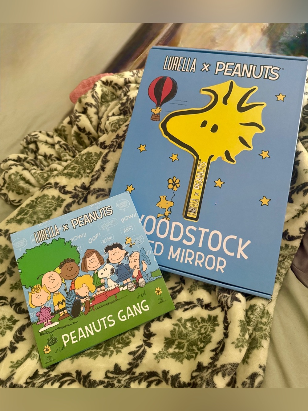 Peanuts eyeshadow pallet & mirror